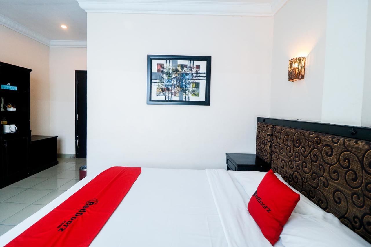 Reddoorz Plus @ Jalan Dr Sutomo 北干巴鲁 外观 照片